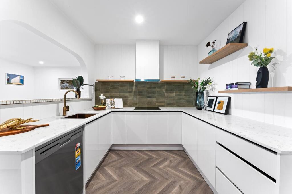 Schoolzone, Golf, Location - By The Bay 5 Bedroom * Auckland