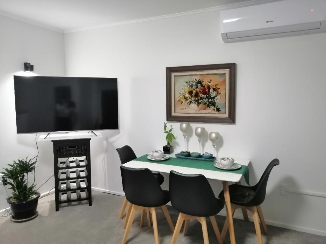 Centre Takapuna 2 Beds & Garage & Netflix *