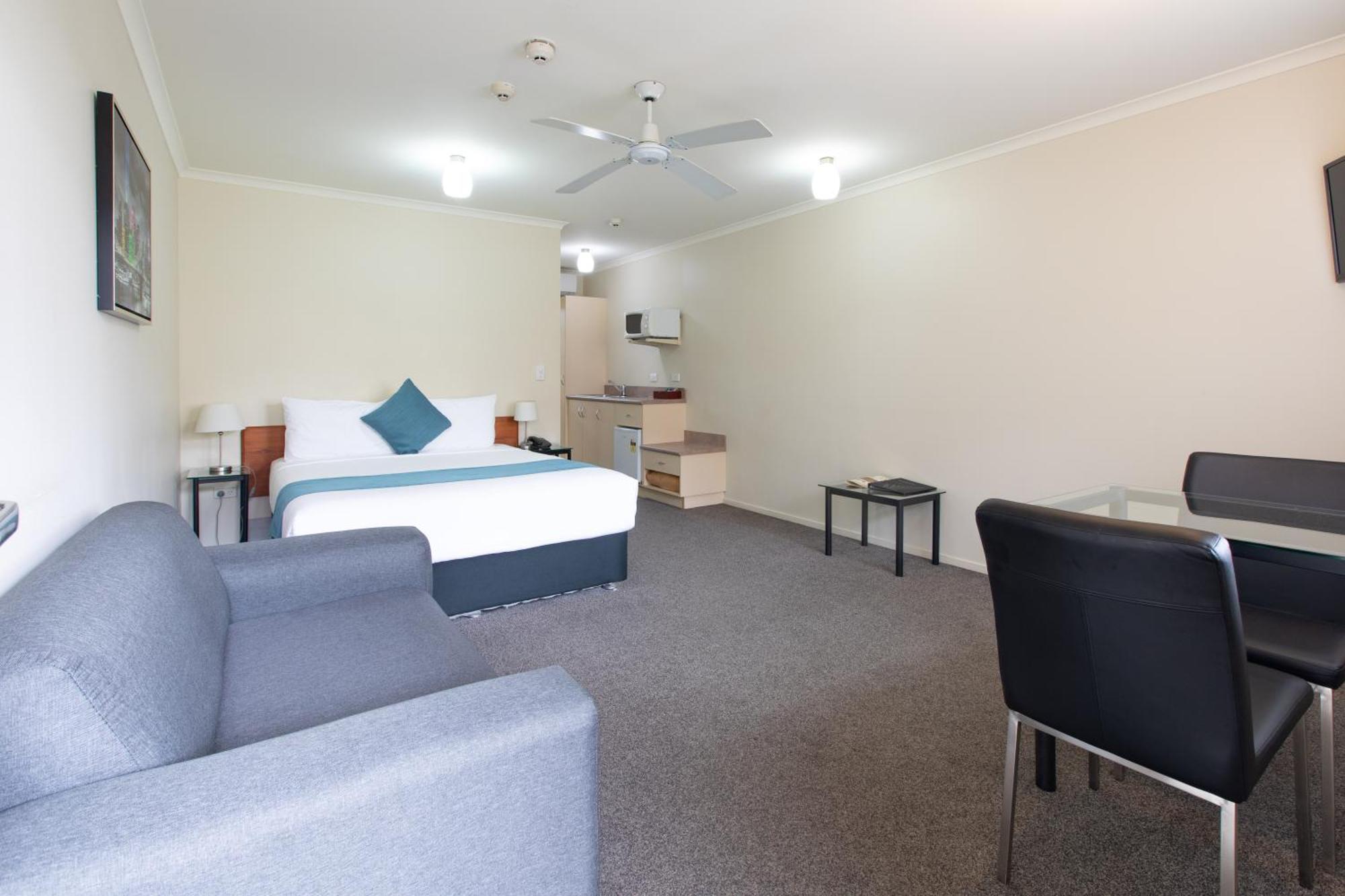 Bks Pioneer Motel 4*