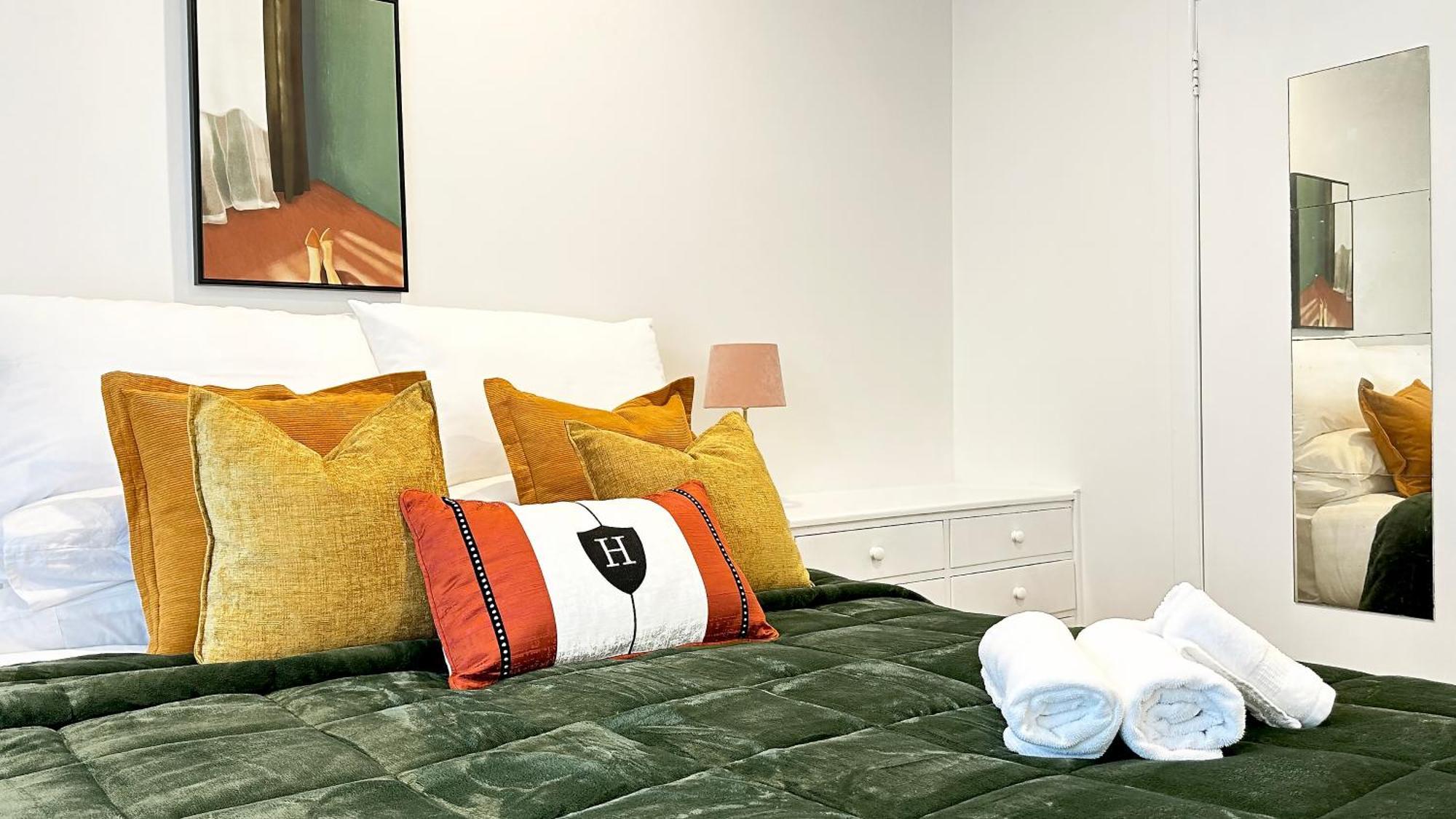 Schoolzone, Golf, Location - By The Bay 5 Bedroom Apartment Auckland