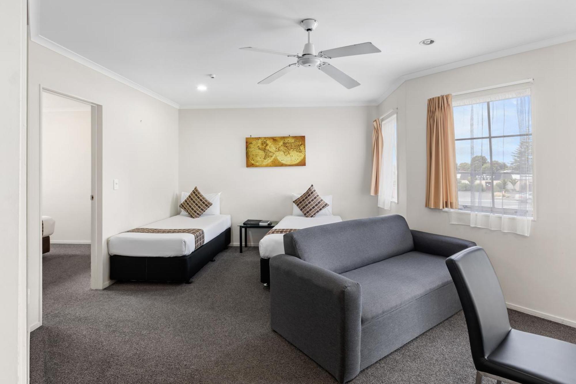 Bks Pioneer Motel 4*