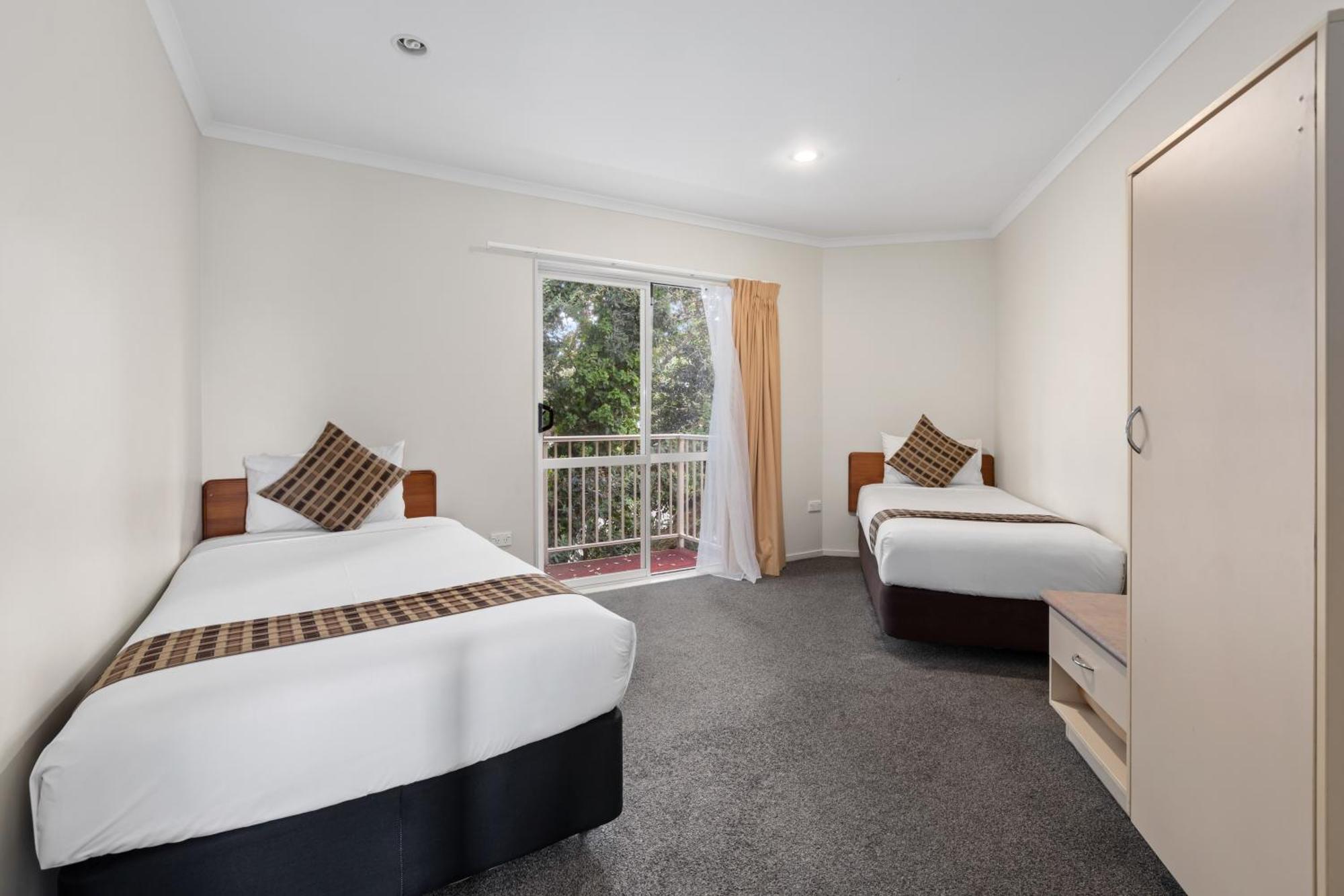 Bks Pioneer Motel Auckland