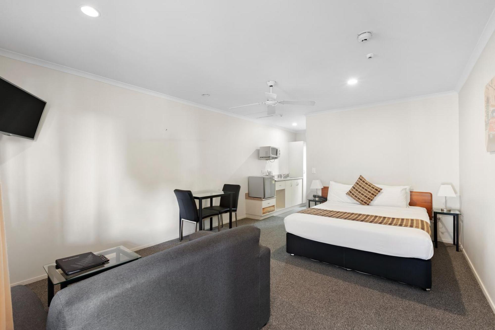 Bks Pioneer Motel Auckland