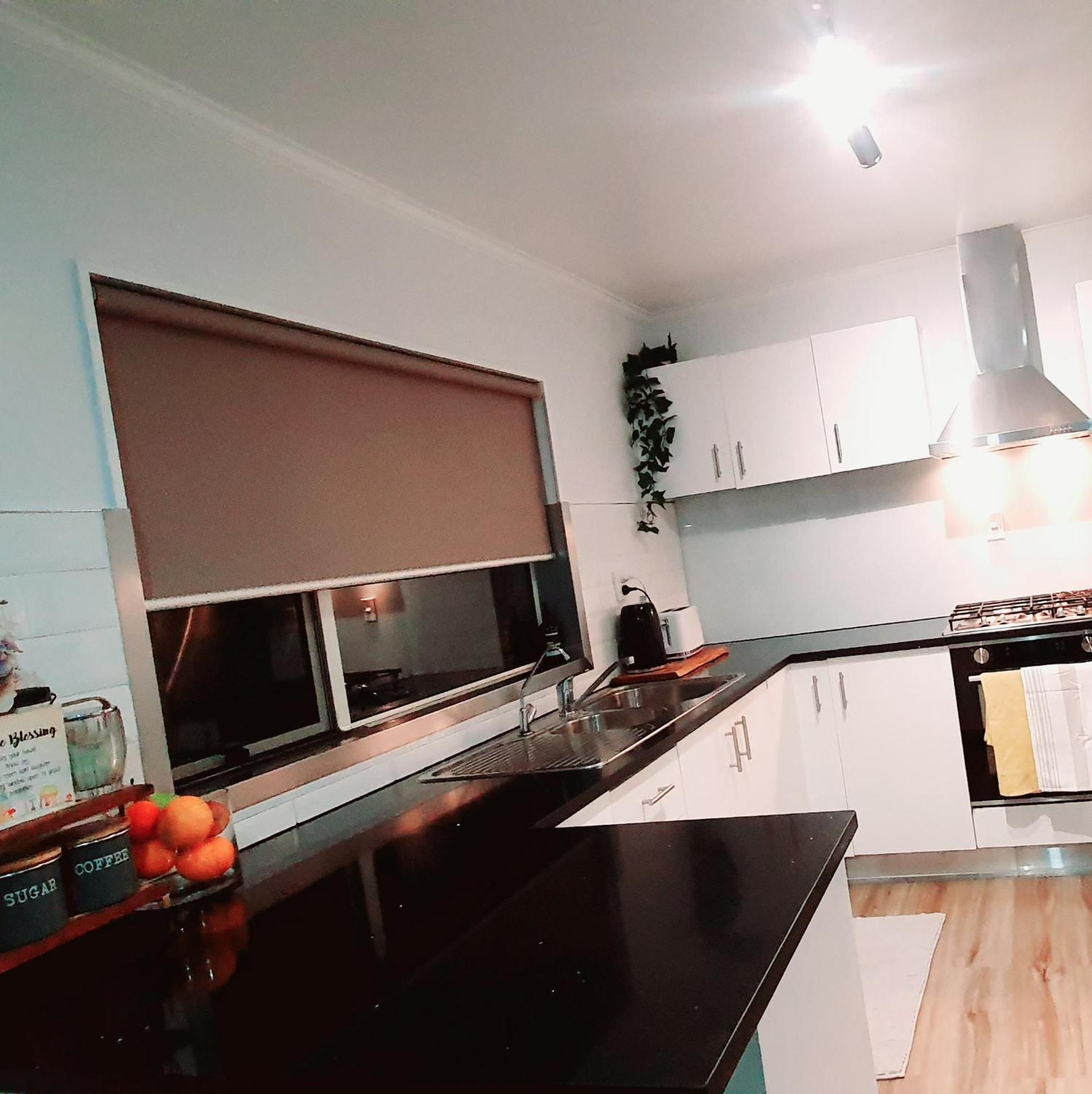 Entire House 4 Beds And Close To Airport Public Amenities *