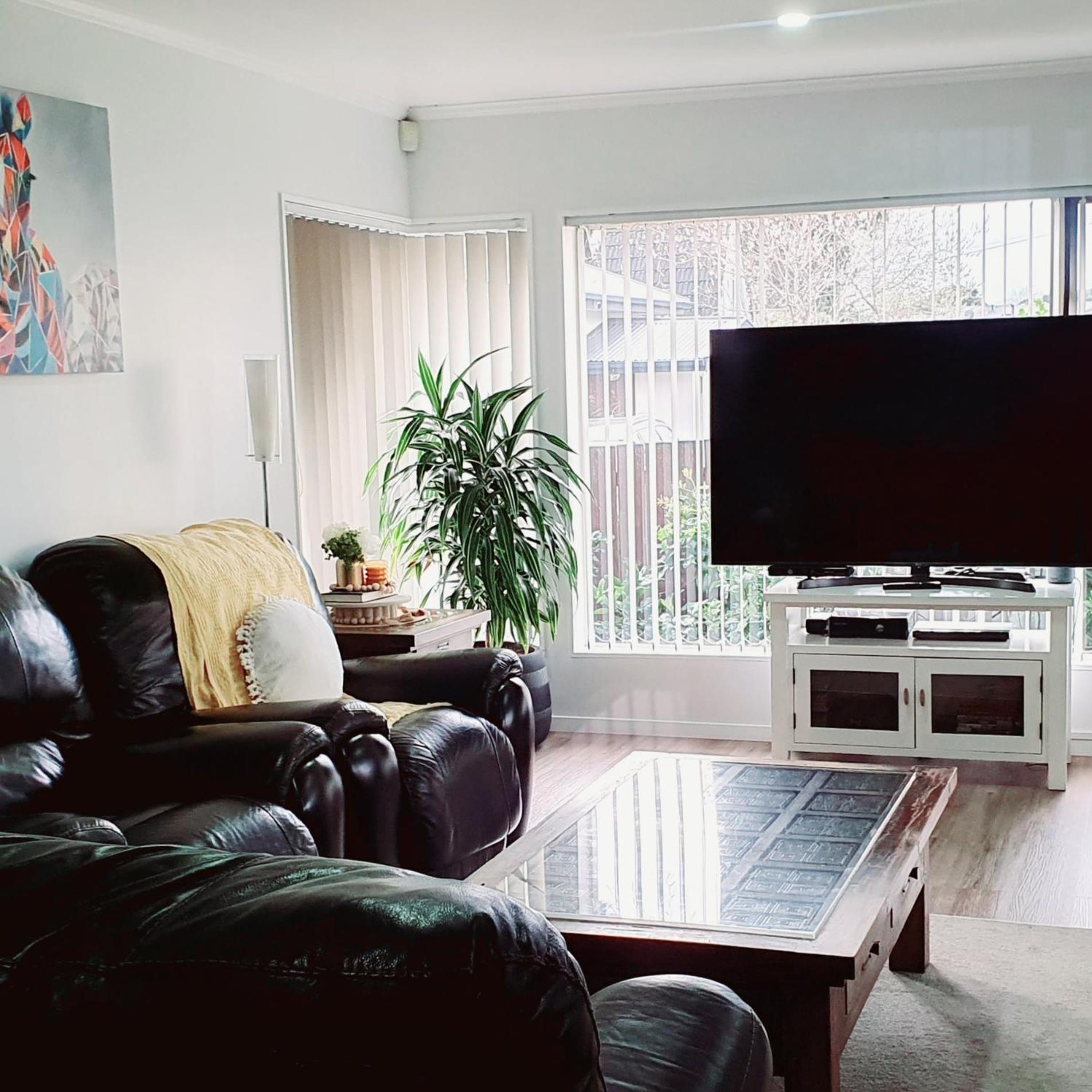 Entire House 4 Beds And Close To Airport Public Amenities Holiday home *