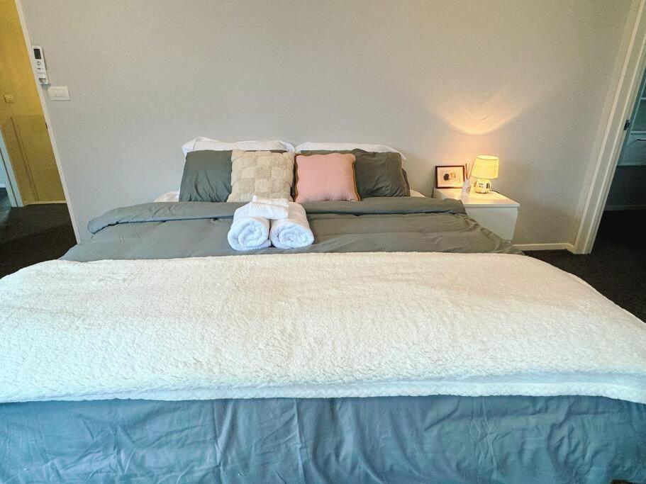 Hillsborough Spacious 3br With Ensuite -12mins Frm Airport Holiday home Auckland