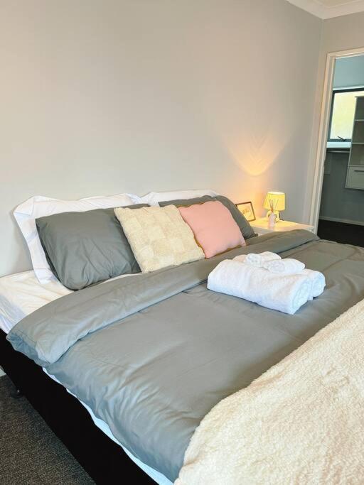 Hillsborough Spacious 3br With Ensuite -12mins Frm Airport * Auckland