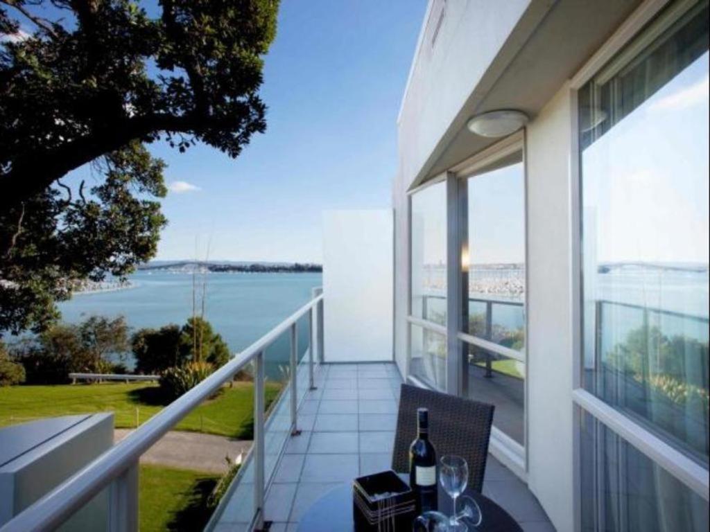 Vr Takapuna Auckland