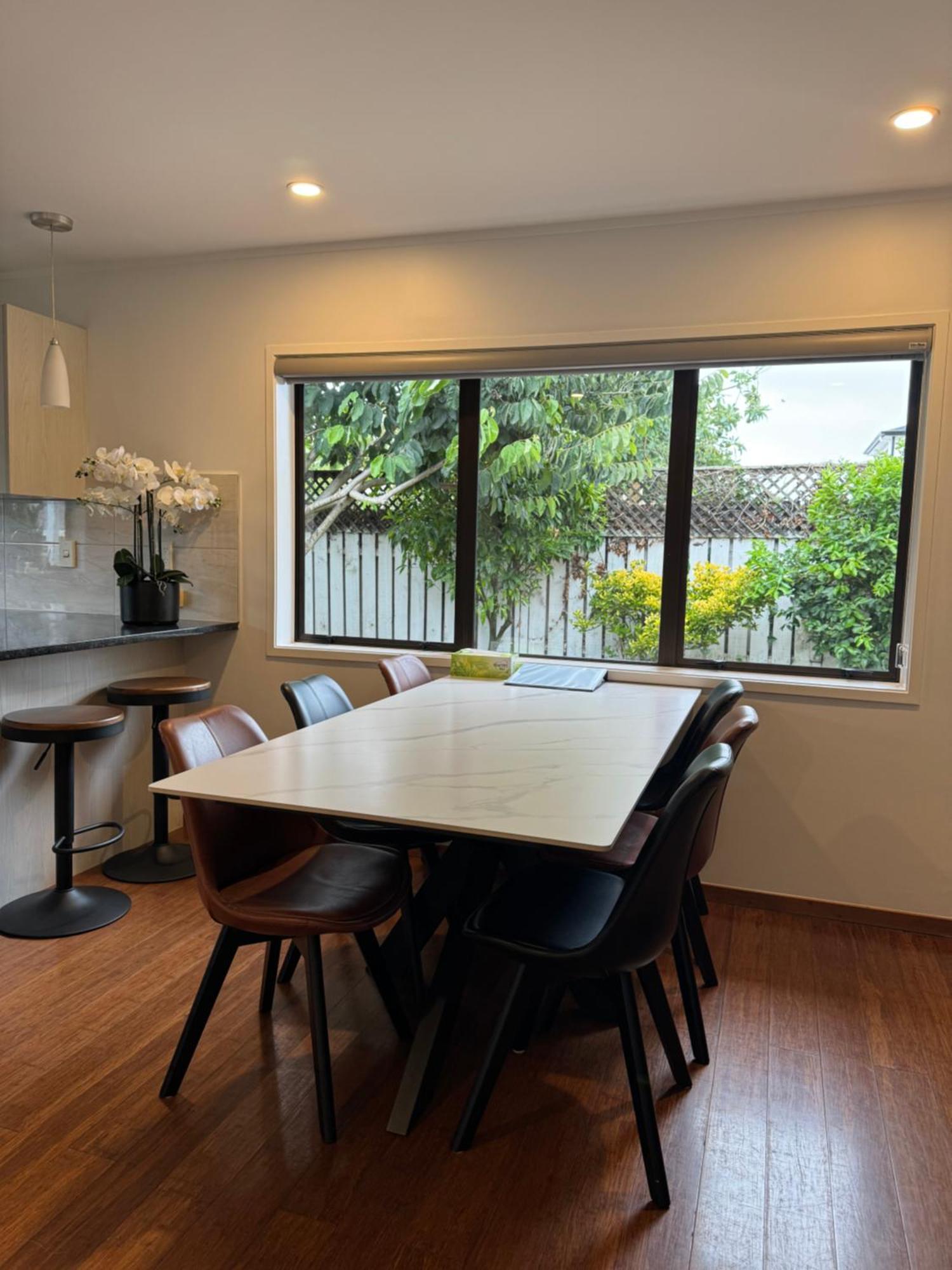 Sweet 9km To Airport Near New Apartment Auckland