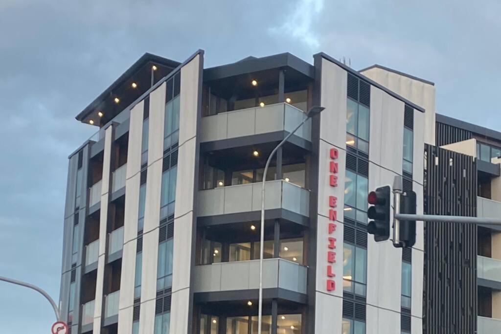 No 1 Location In Mt Eden! Apartment *