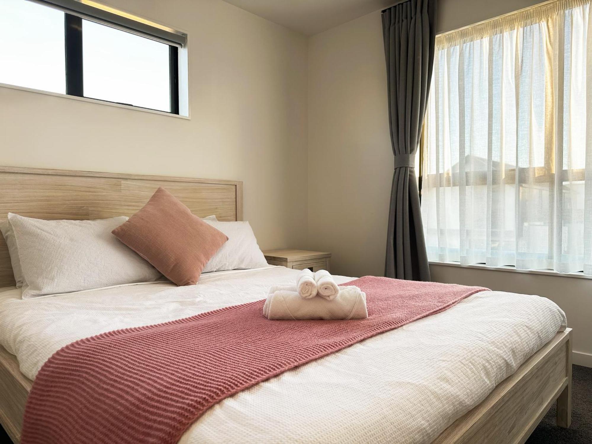 Holiday home 10 Sec Walk To Playground In Hobsonville *