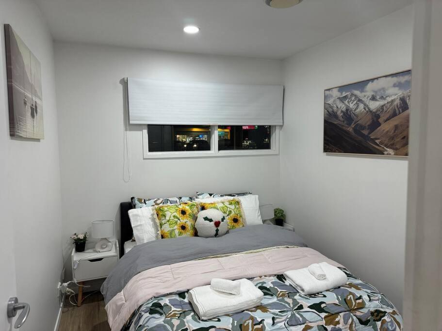 Stunning 3 Bd - 2 Bth - Pool & Carpark