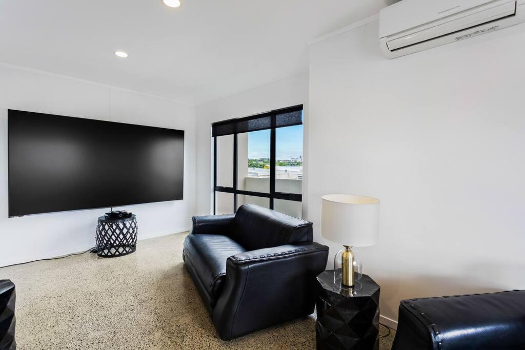 Apartment Awesome Designer 3br In The Heart Of Manukau