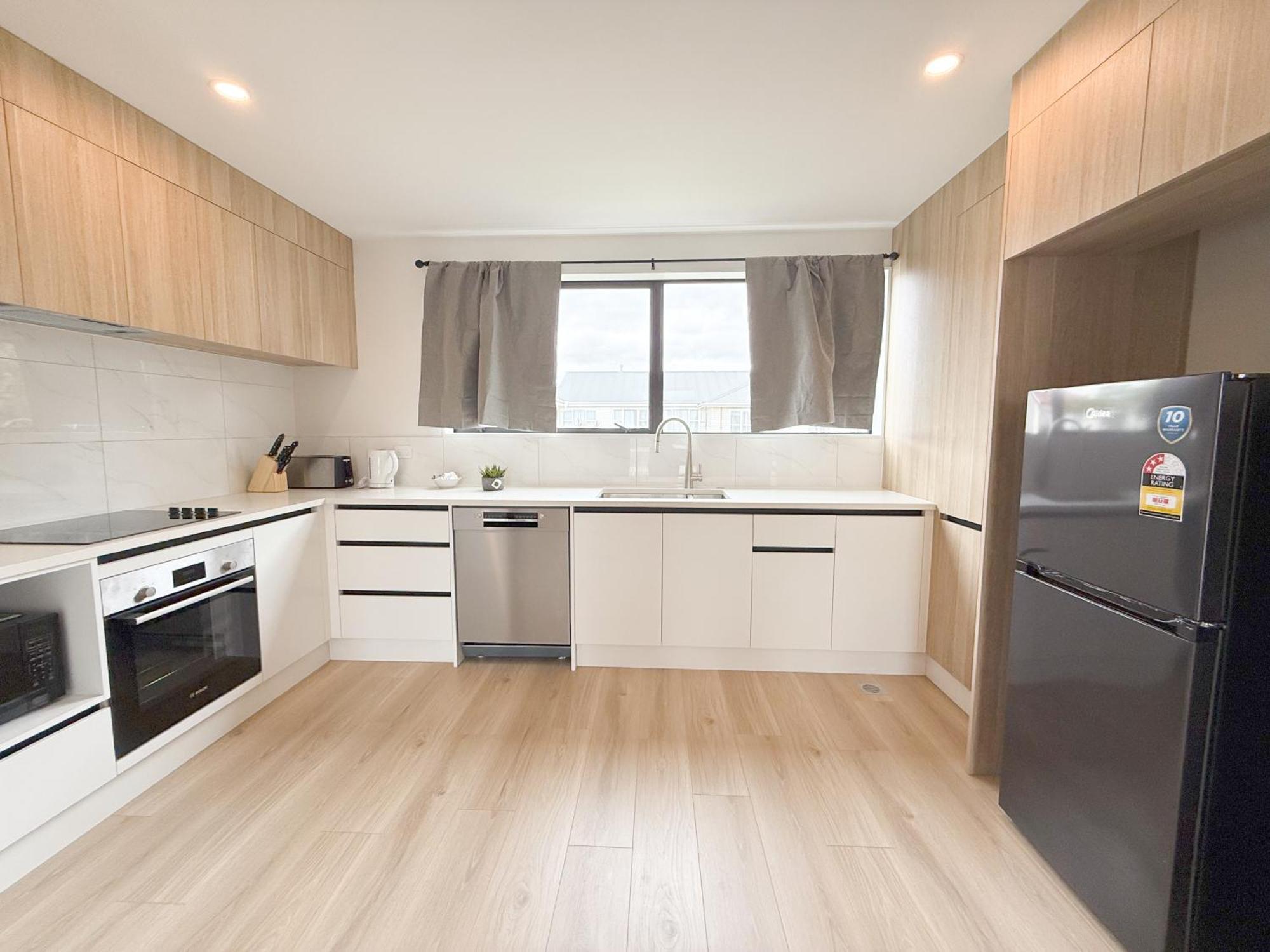 Villa Hot Deal! Brand New Townhouse Close To Rainbow's End