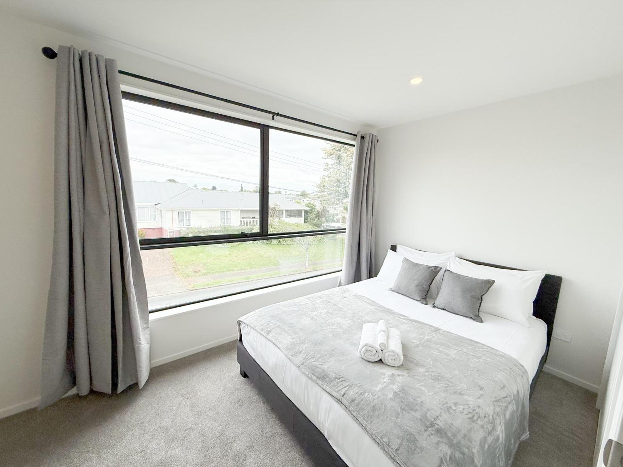 Hot Deal! Brand New Townhouse Close To Rainbow's End *