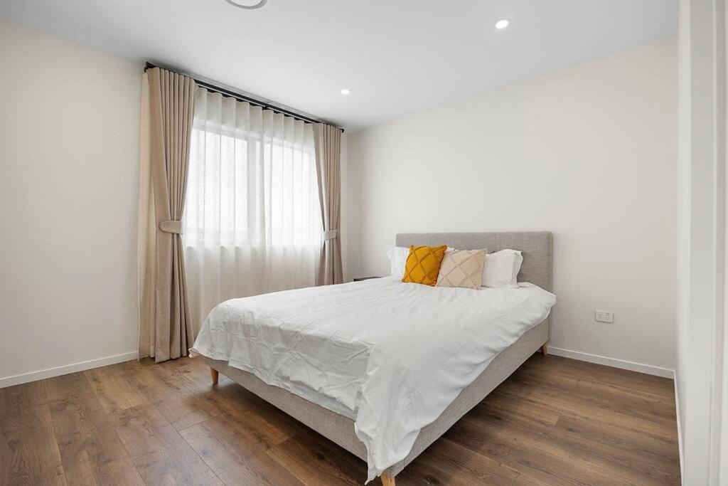 Greenstead Retreat 11 Beds, 8 Bedrooms, 5 Baths *