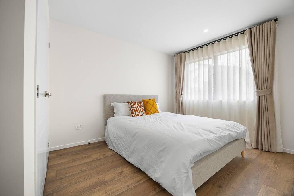 Holiday home Greenstead Retreat 11 Beds, 8 Bedrooms, 5 Baths *