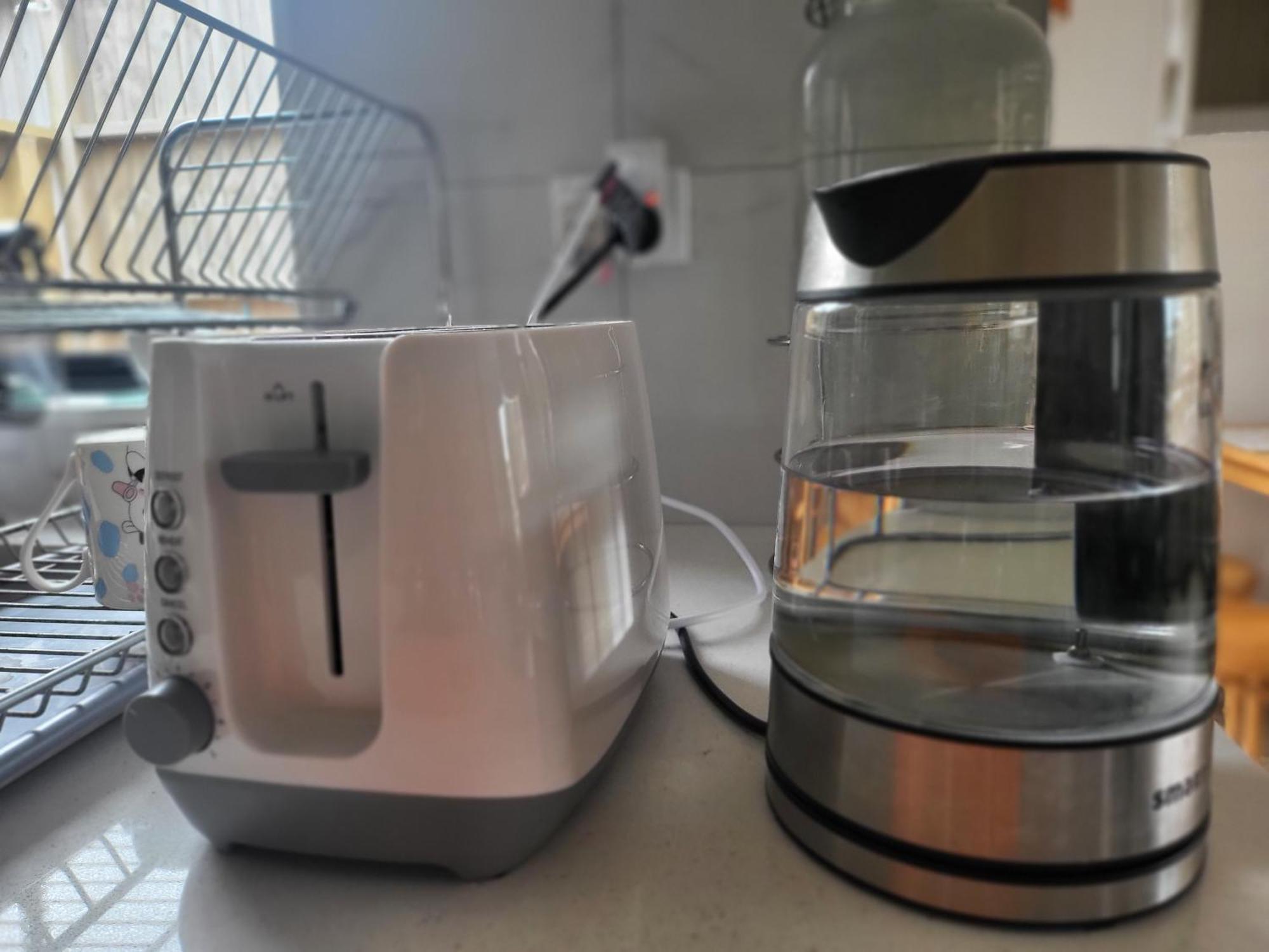 Homestay Bright & Spacious Budget Friendly In West Perfect For Solo Or Couple Travellers Auckland