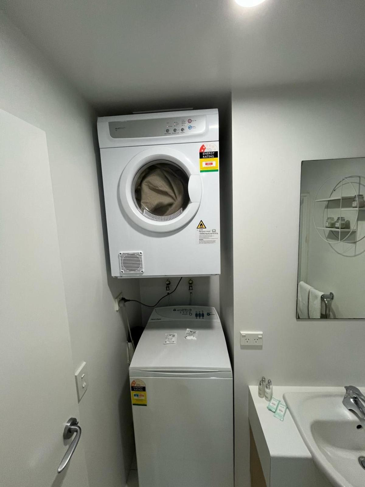 Apartment 2br Newly Renovated W Free Parking *
