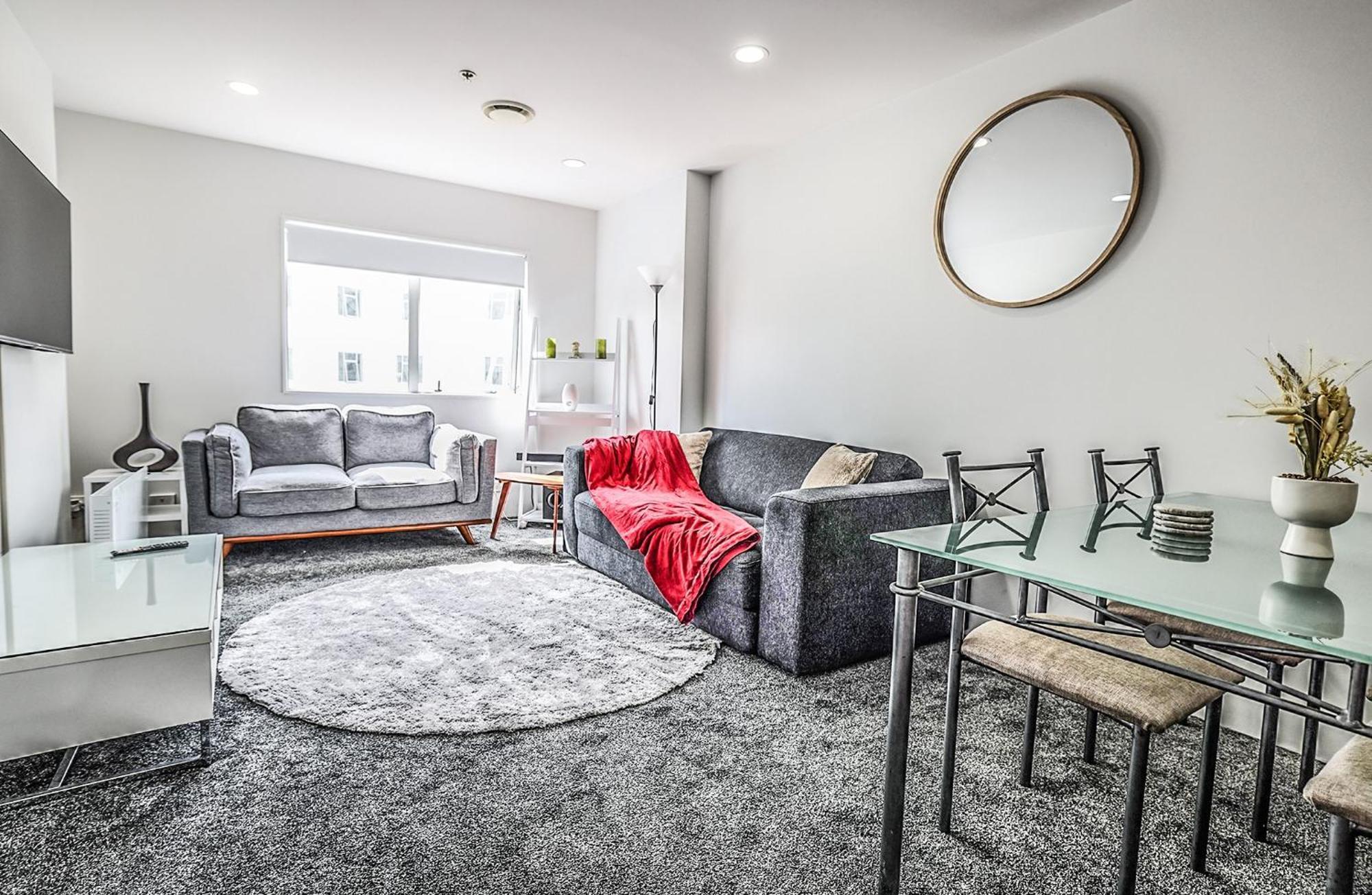 2br Newly Renovated W Free Parking
