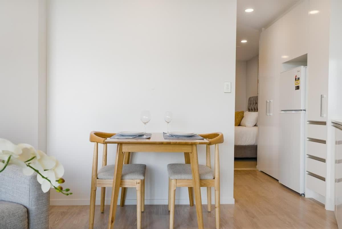 Modern Comfy In Cbd - Swimming Pool Apartment
