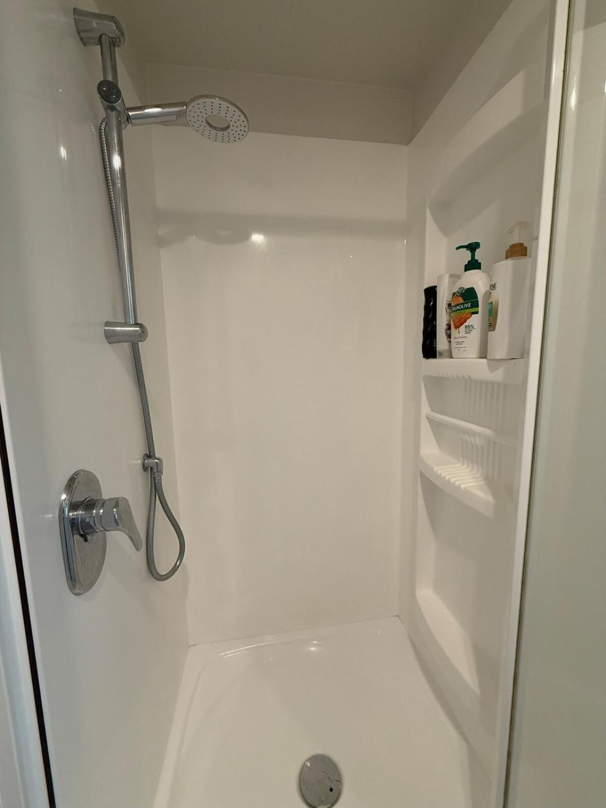 Apartment Sky Stars 2b1b Family With In Akl Cbd With Free Parking Auckland