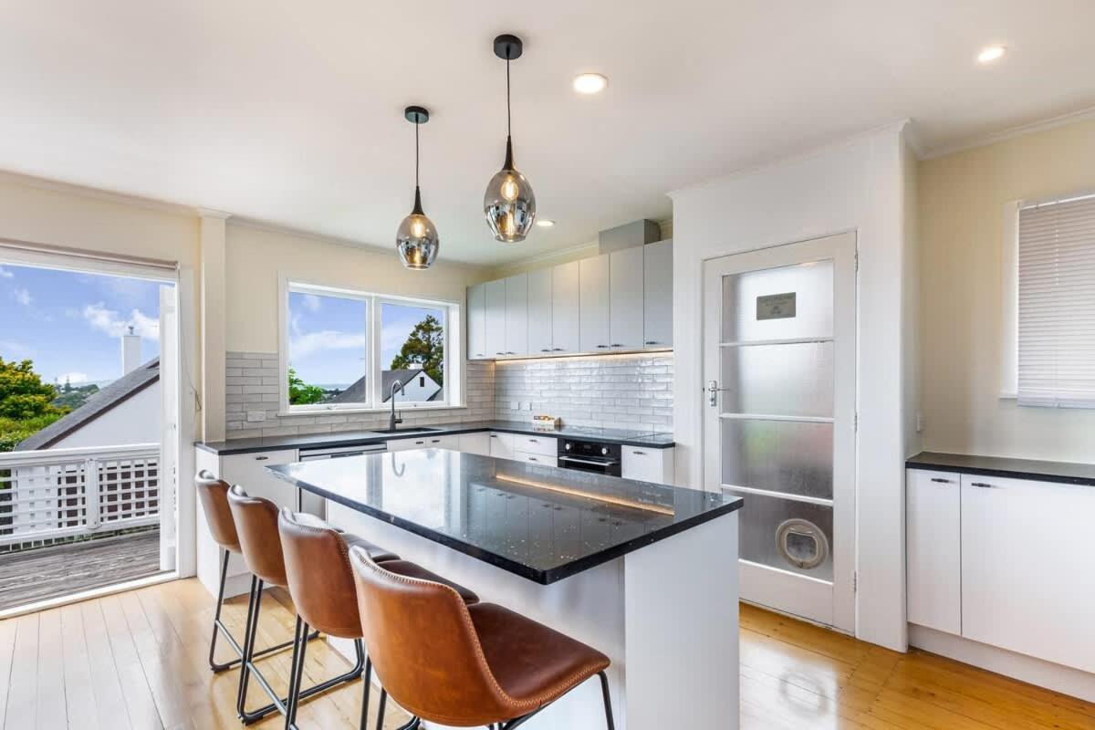 Serene 2br In Meadowbank W Balcony & Parking Holiday home Auckland