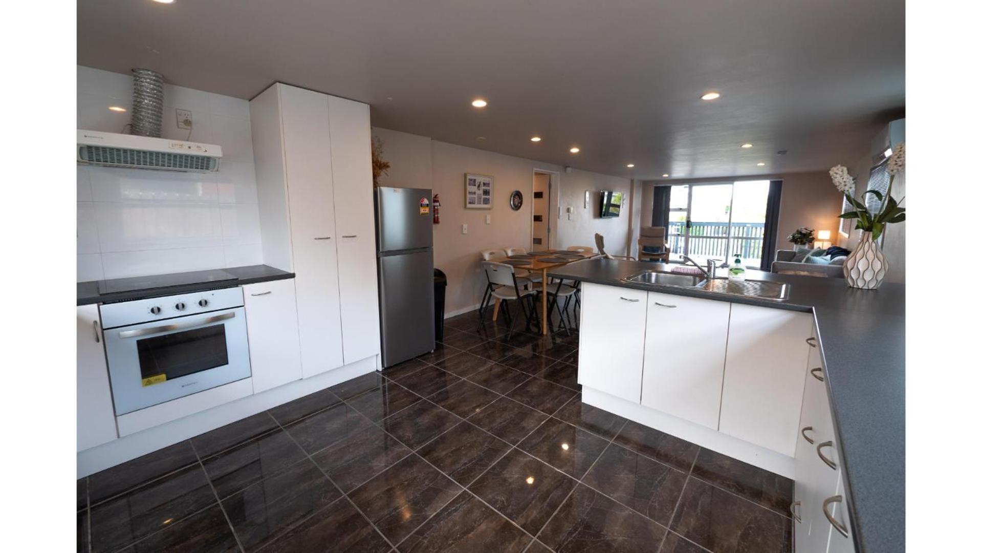 3 Bed Downstairs House With Private Entrance Auckland