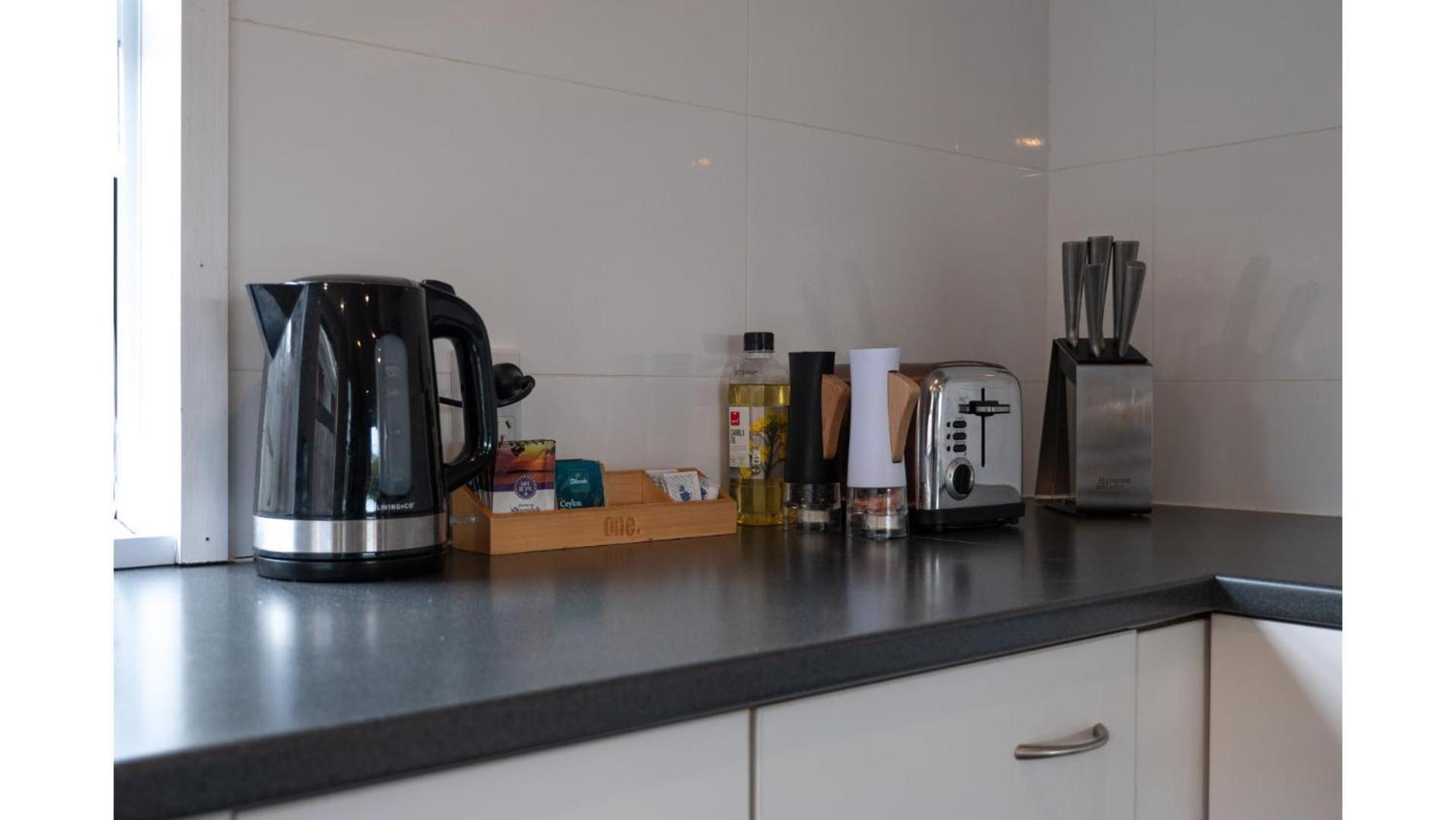 3 Bed Downstairs House With Private Entrance Holiday home *