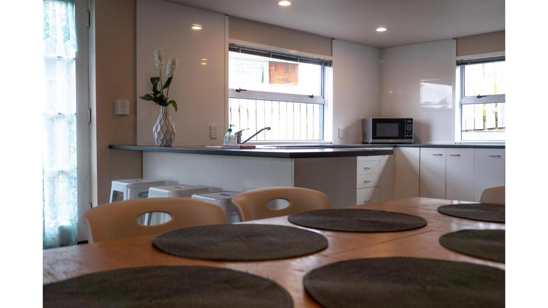 3 Bed Downstairs House With Private Entrance Holiday home *