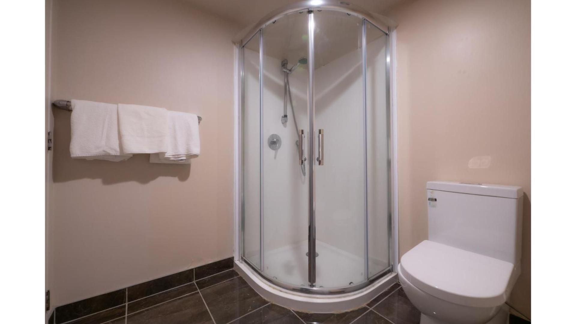 Holiday home 3 Bed Downstairs House With Private Entrance *