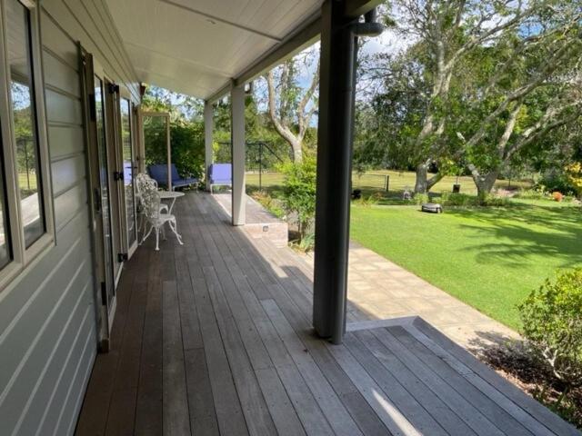Country Escape With Tennis Court Apartment