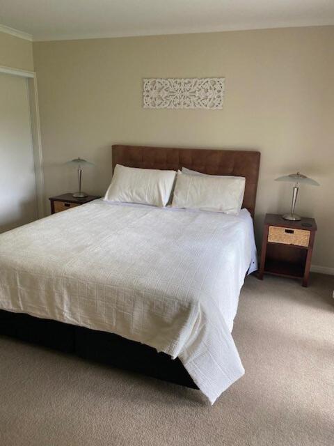 Country Escape With Tennis Court Apartment *