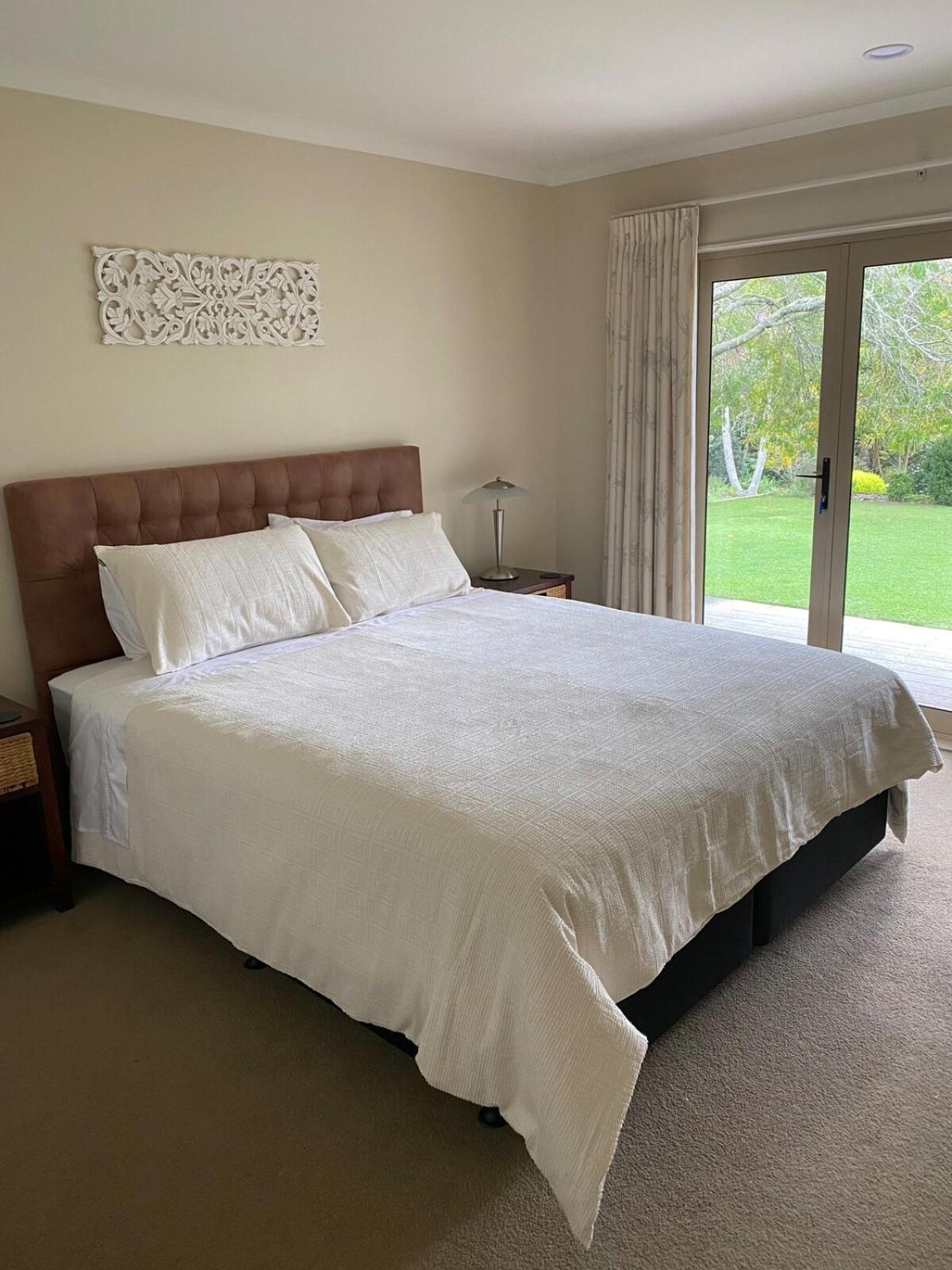 Country Escape With Tennis Court Apartment *