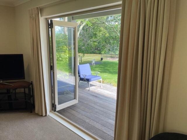 Country Escape With Tennis Court Apartment Auckland