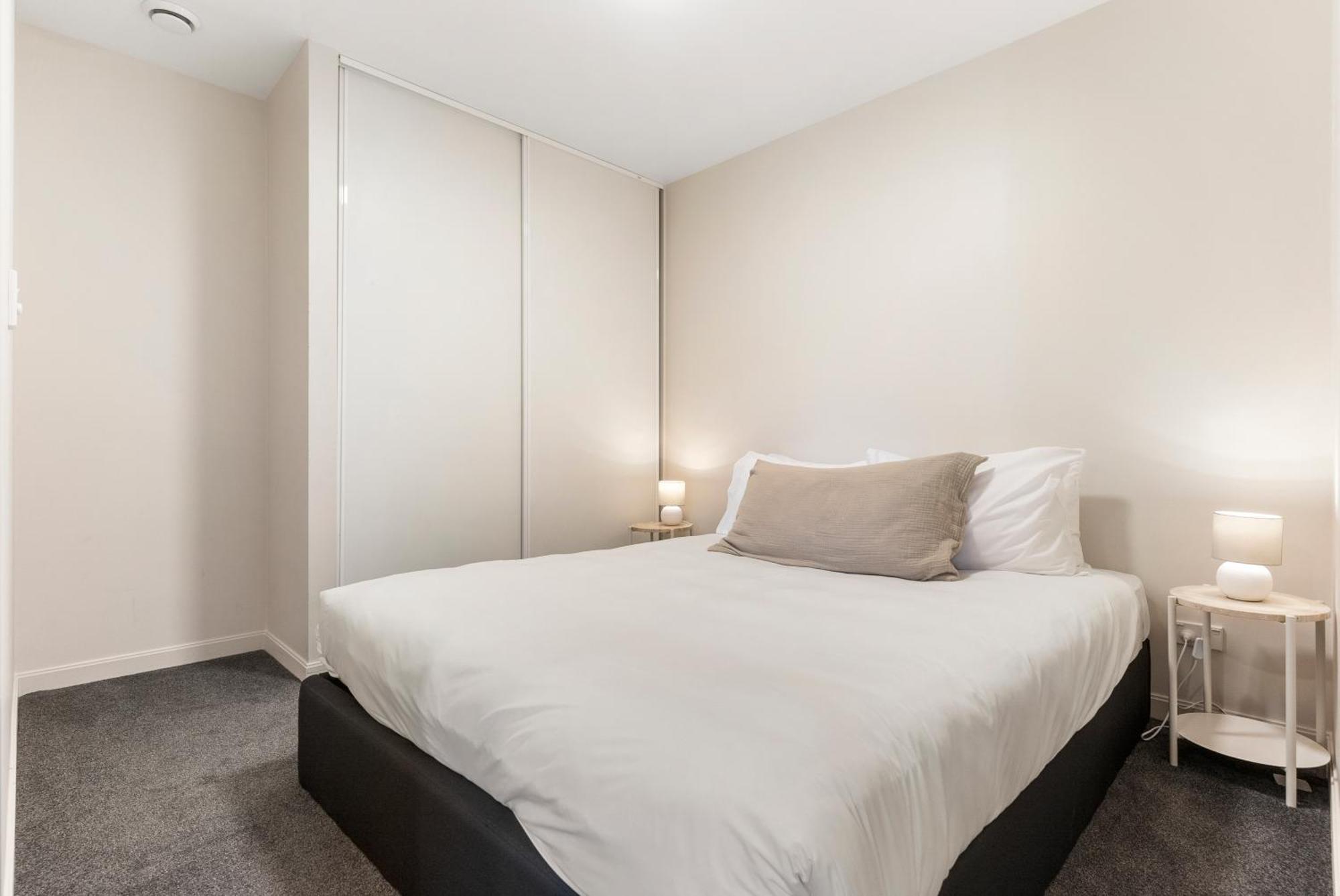 Pad With Pool & Gym - 2 Free Carparks