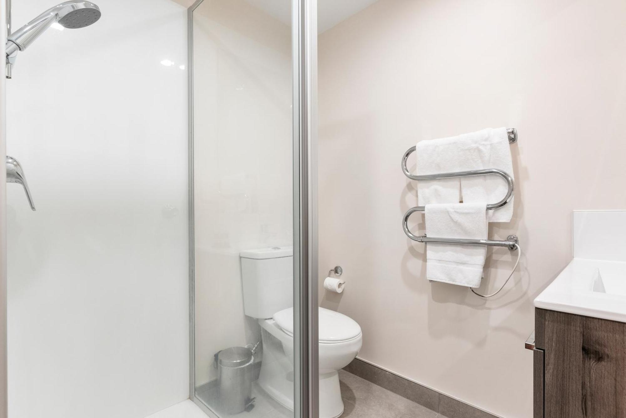 Apartment Pad With Pool & Gym - 2 Free Carparks Auckland