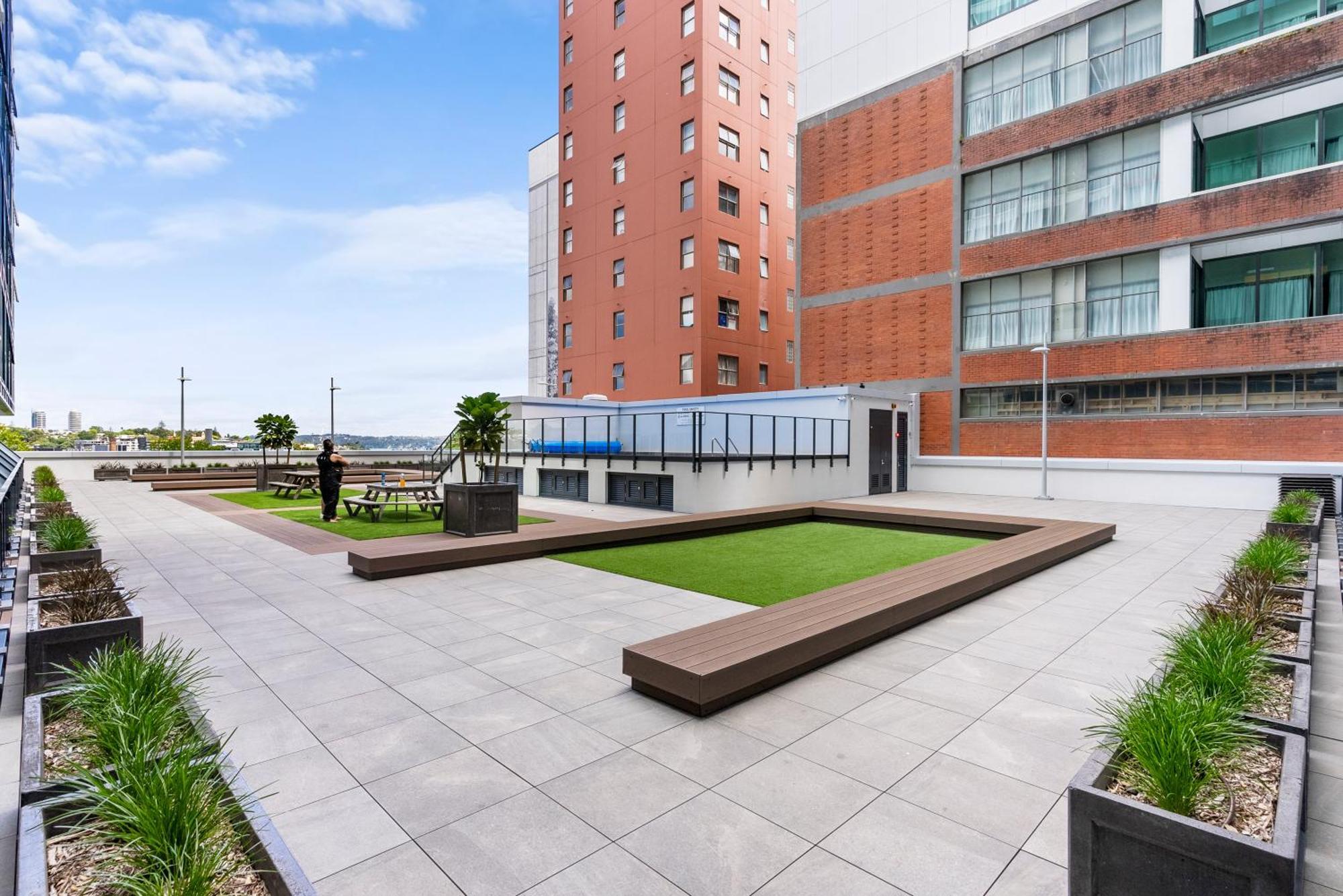 Apartment Pad With Pool & Gym - 2 Free Carparks