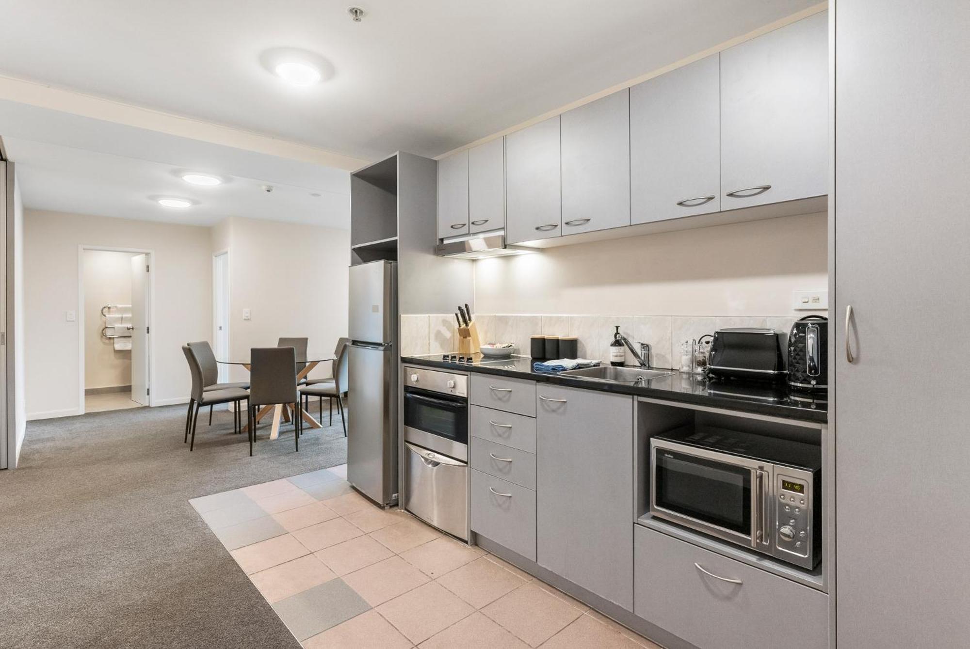 Pad With Pool & Gym - 2 Free Carparks Apartment Auckland