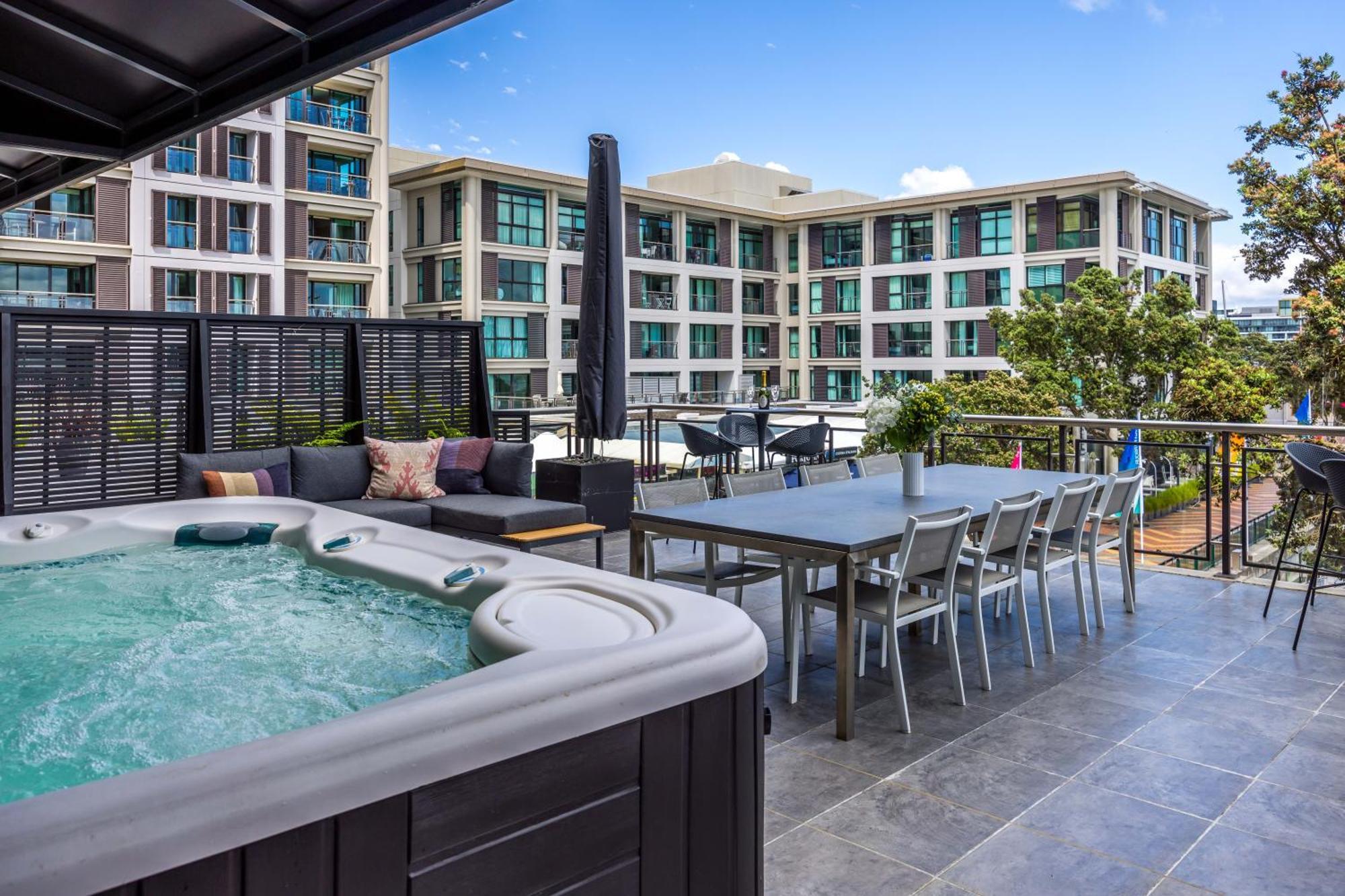 Apartment Stunning Viaduct W Harbour Views, Pool And Free Parking
