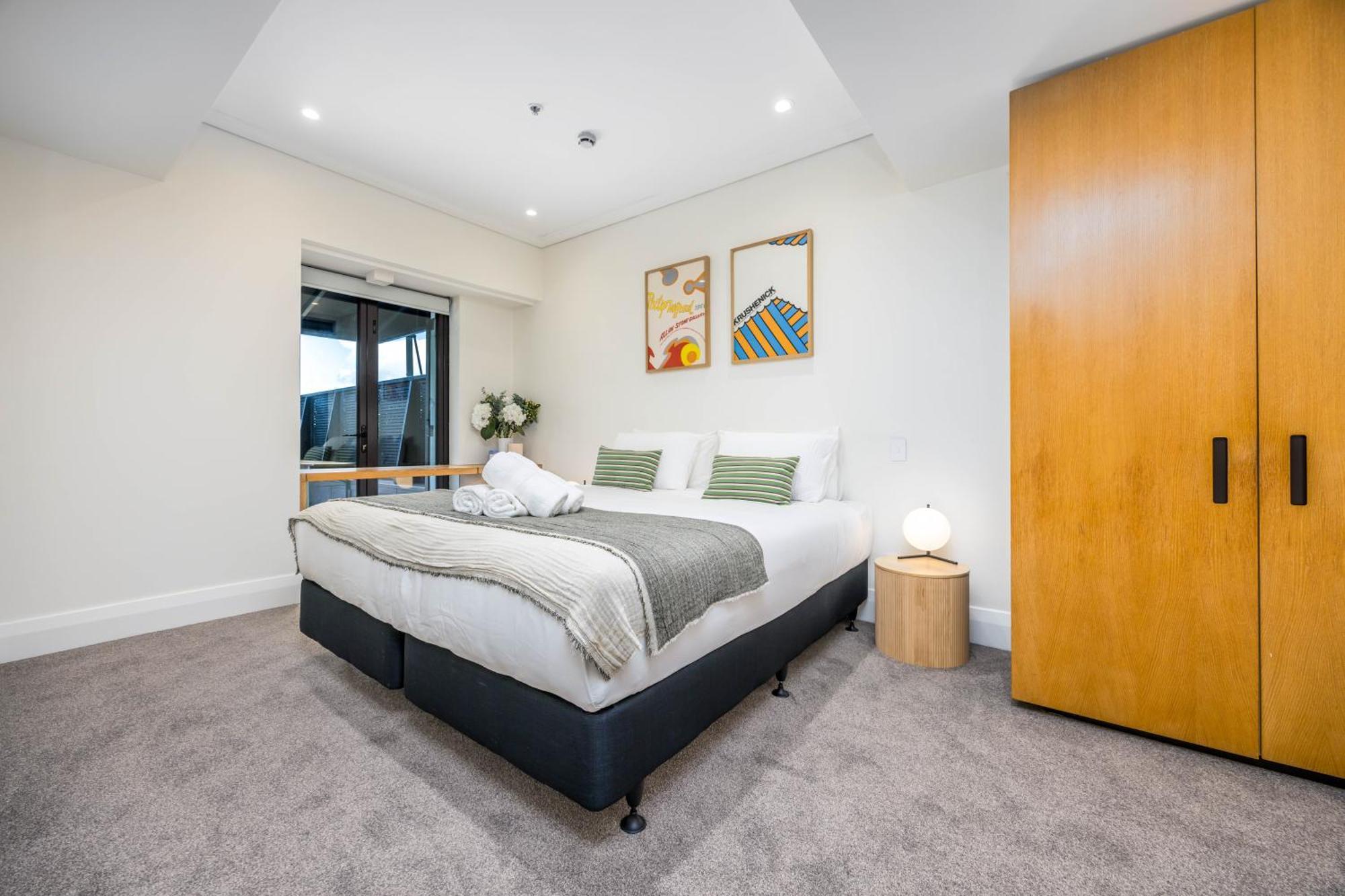 Stunning Viaduct W Harbour Views, Pool And Free Parking Apartment