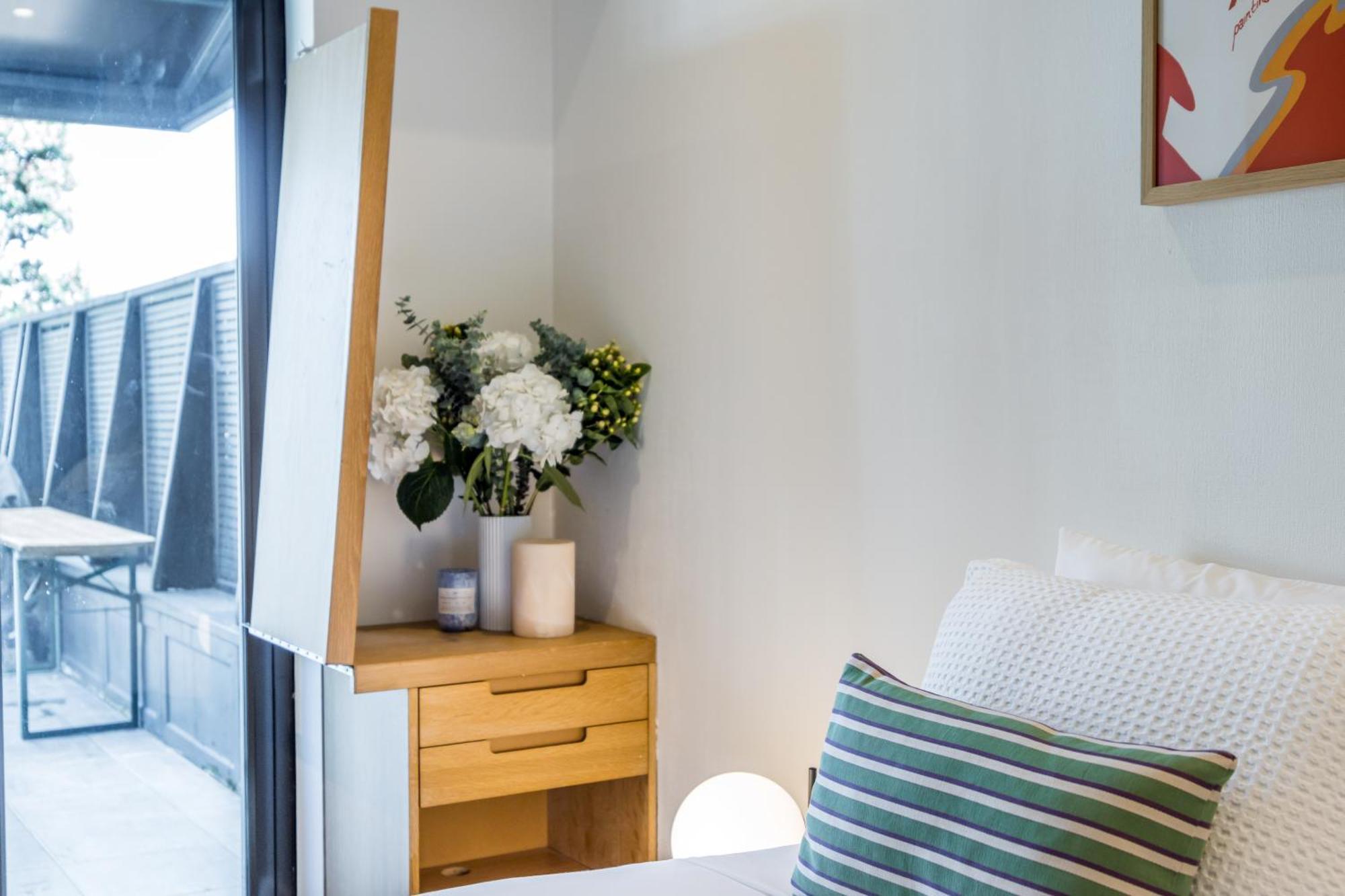 Stunning Viaduct W Harbour Views, Pool And Free Parking Apartment