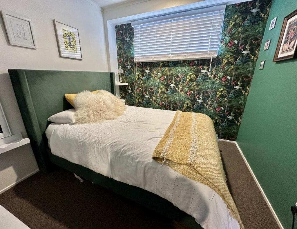 Cbd Spacious 2 Bedrooms *
