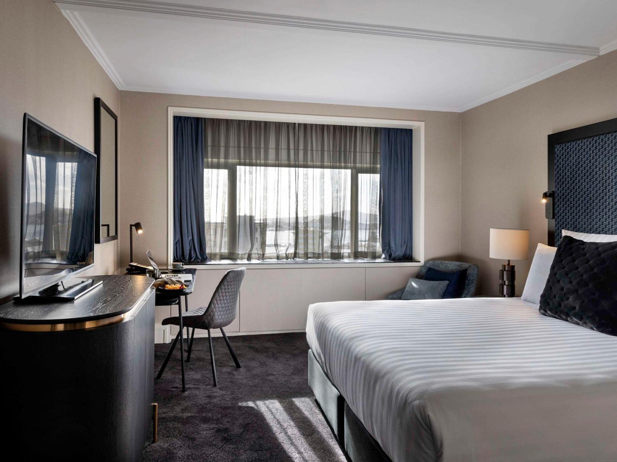 Pullman & Auckland