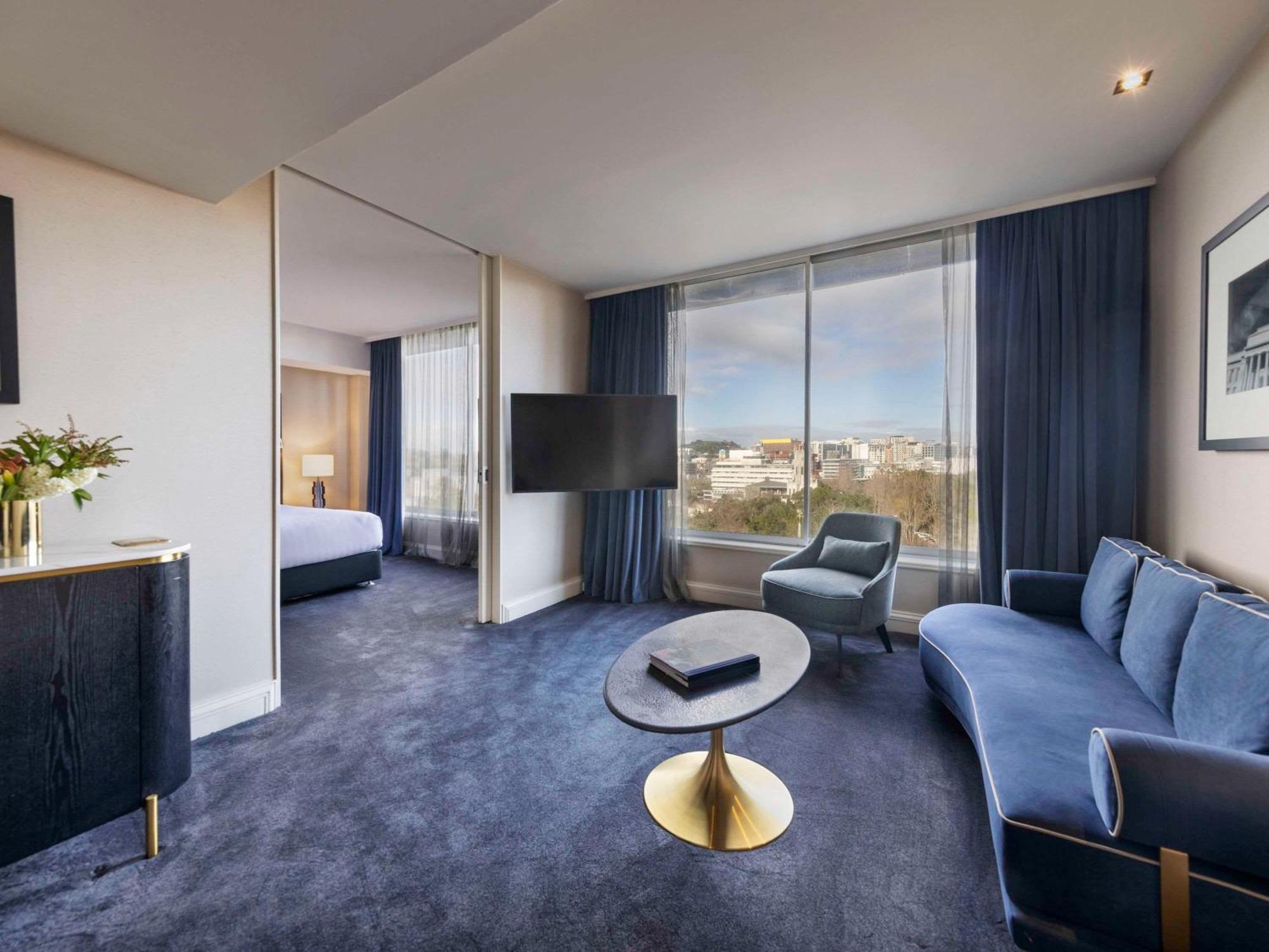 Pullman & Auckland