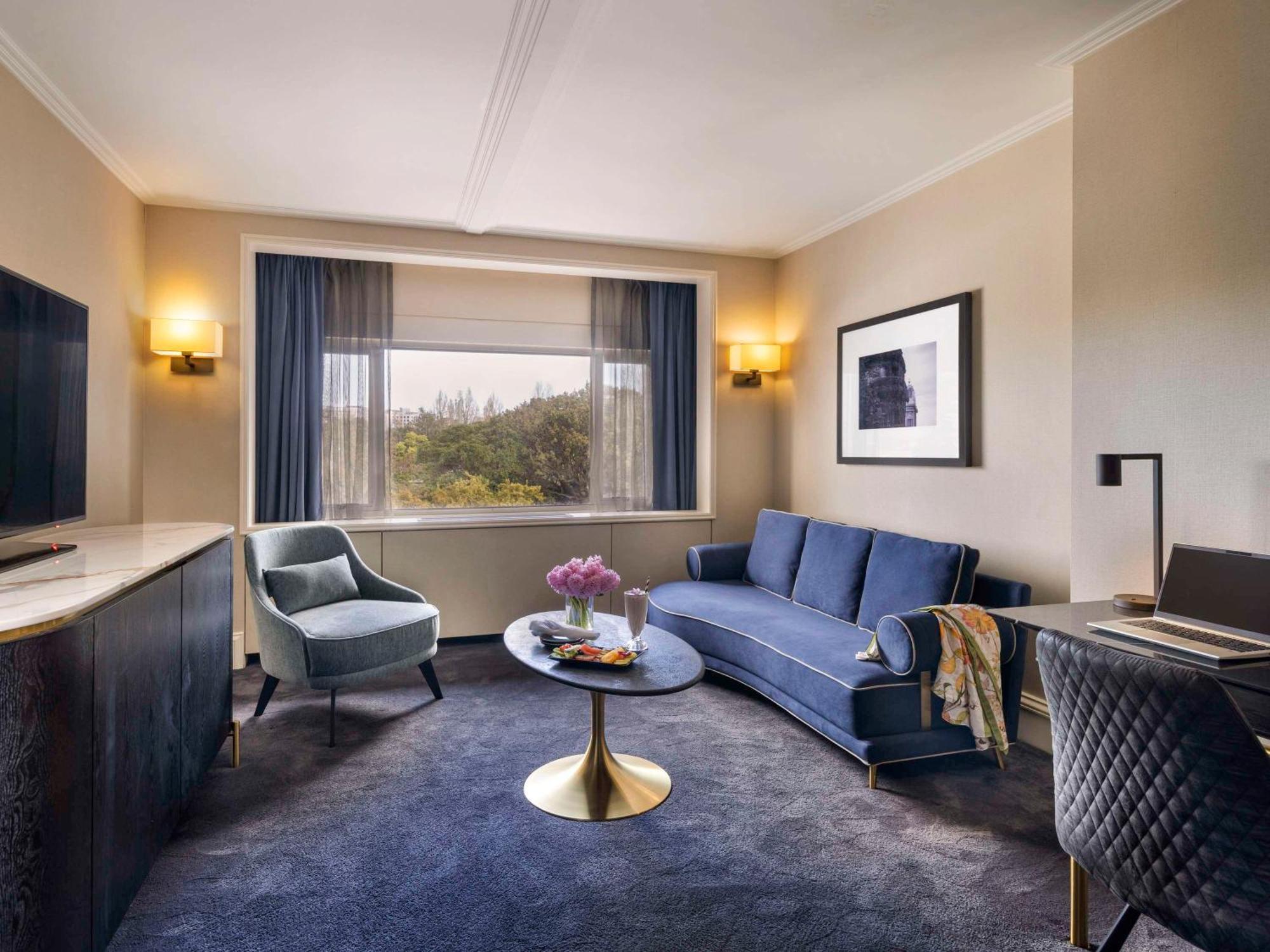 Pullman & Auckland