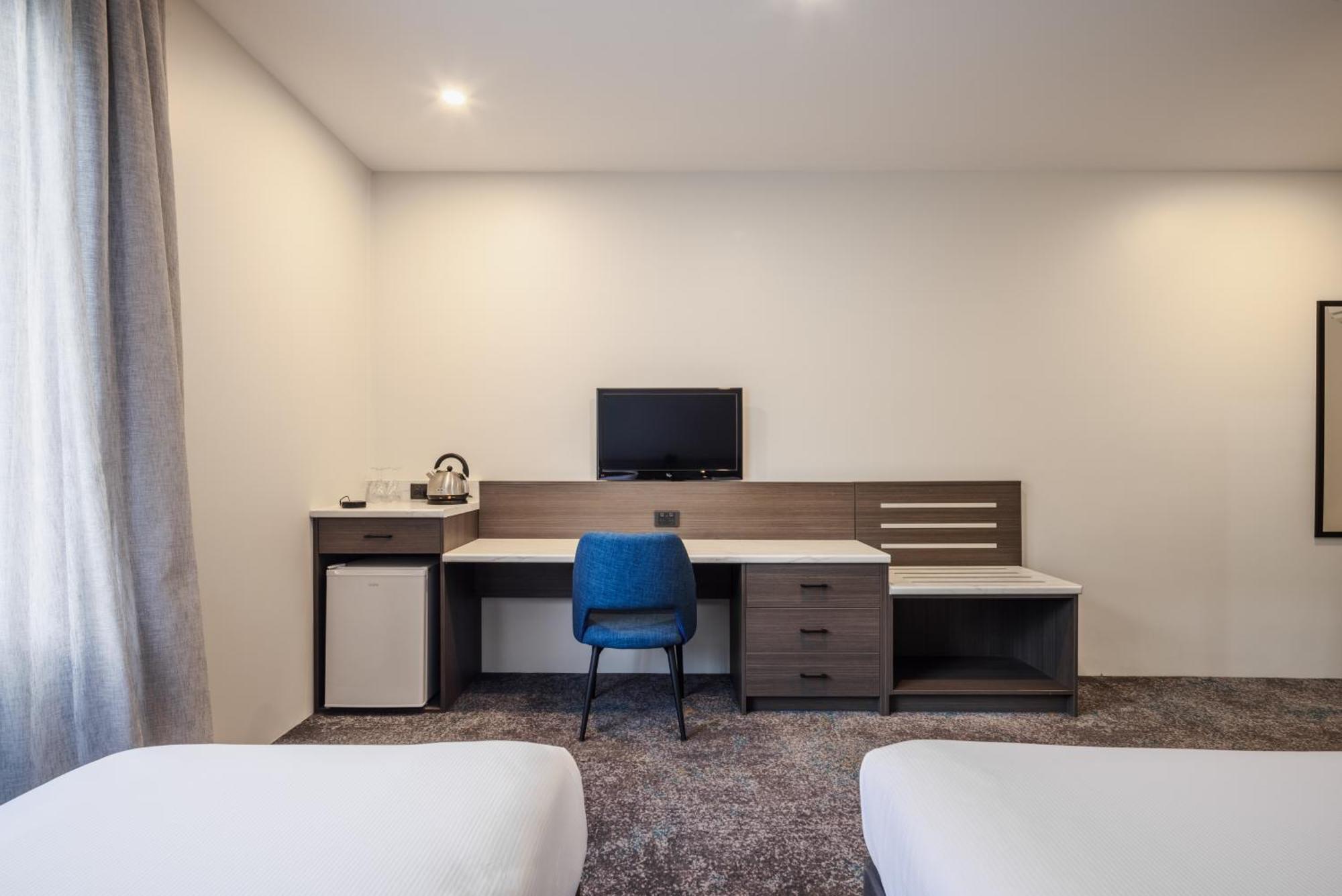 Heartland Airport Hotel
