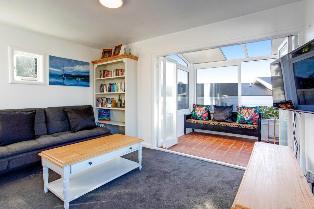 Artist Retreat Stunning Views 2br 2ba Free Park Holiday home