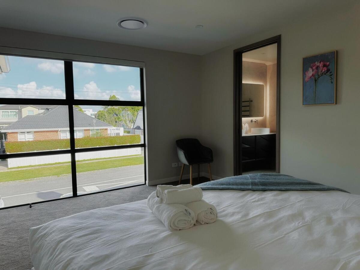 Villa Brand-new Luxury 5 Bedroom House In Epsom *