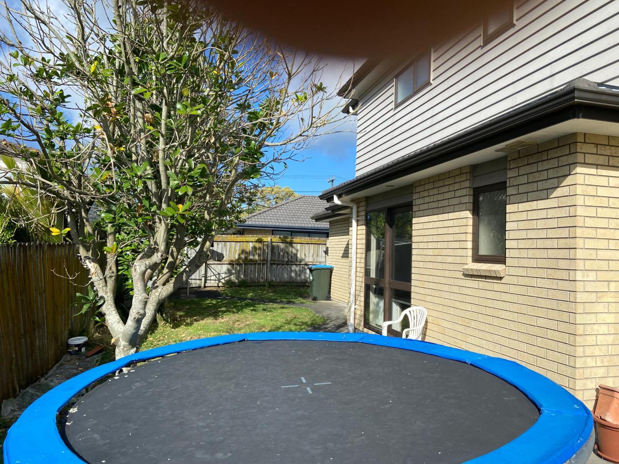 Guest house Self Contained In Hillsborough *